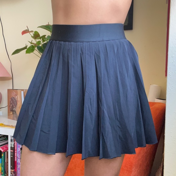 TNA Dresses & Skirts - aritzia TNA Move tennis mini skirt